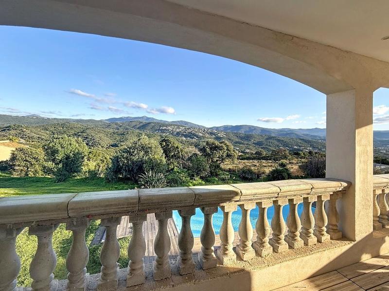 Villa - 196 m² - 4 pièces