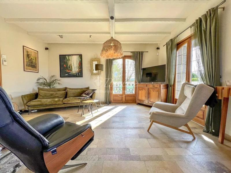 Maison - 429 m² - 10 pièces