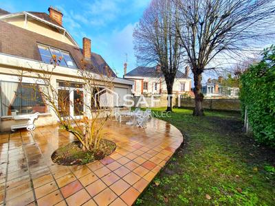 Maison - 228 m² - 9 pièces