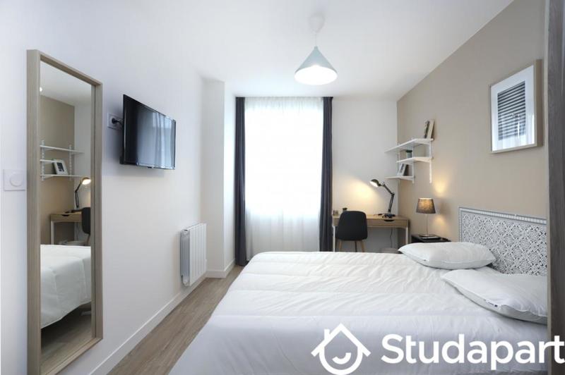 Chambre - 12 m² - 1 pièce