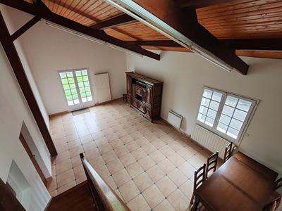 Maison - 230 m² - 10 pièces