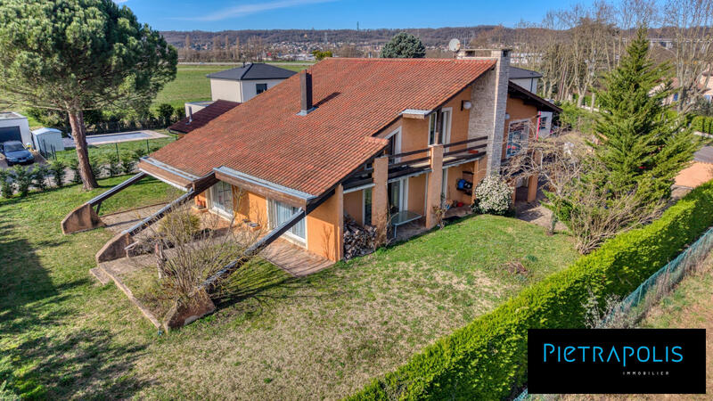 Maison - 300 m² - 9 pièces