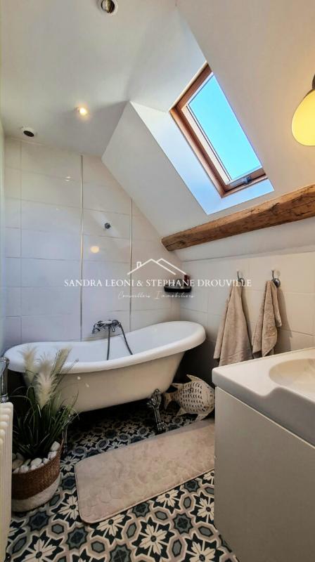 Maison - 220 m² - 8 pièces