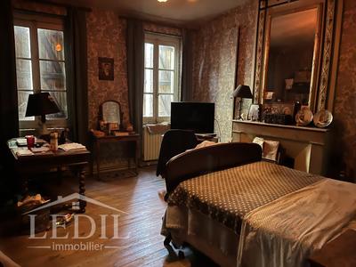 Immeuble - 218 m² - 5 pièces