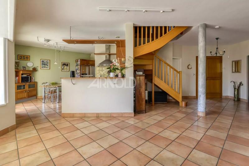 Maison - 236 m² - 8 pièces