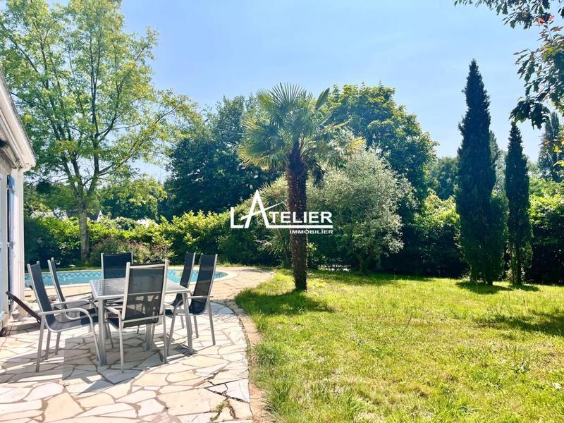 Maison - 220 m² - 7 pièces