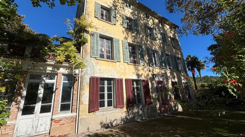 Maison - 338 m² - 14 pièces