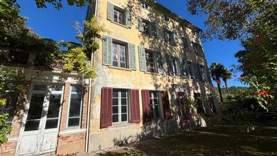 Maison - 338 m² - 14 pièces