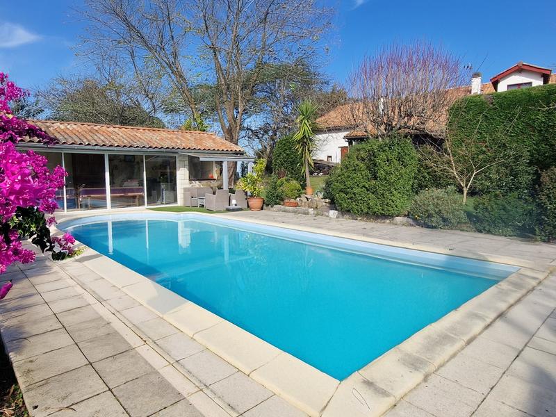 Maison - 311 m² - 14 pièces