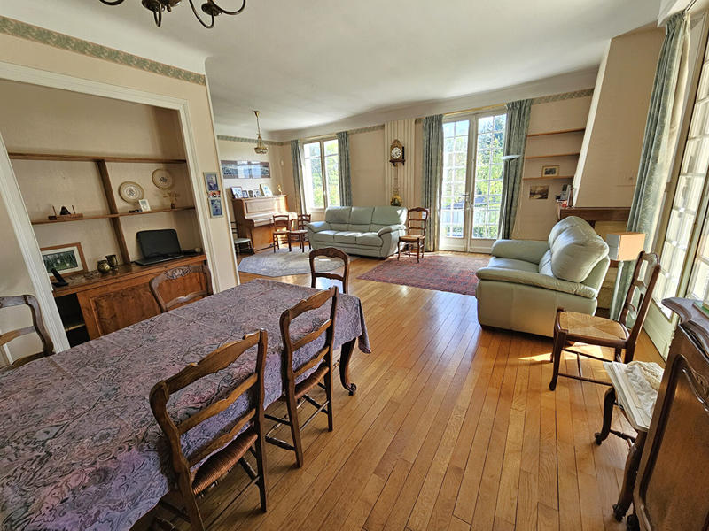 Maison - 214 m² - 8 pièces