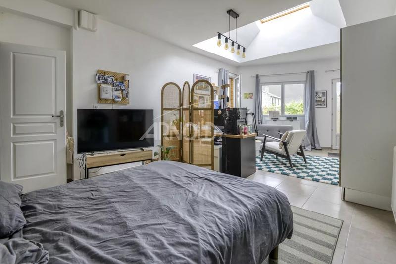 Maison - 350 m² - 10 pièces