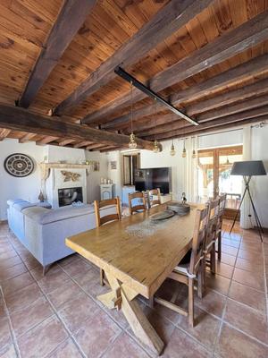 Maison - 250 m² - 6 pièces