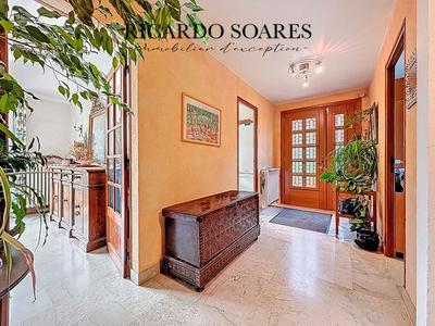 Maison - 178 m² - 8 pièces