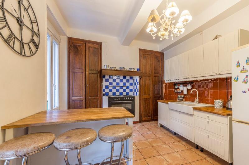 Maison - 325 m² - 9 pièces