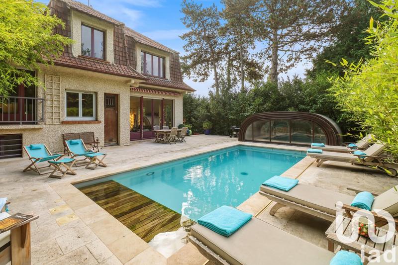 Maison - 250 m² - 8 pièces