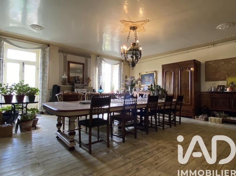 Maison - 300 m² - 10 pièces