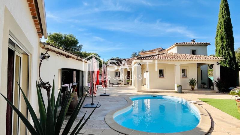 Villa - 242 m² - 6 pièces