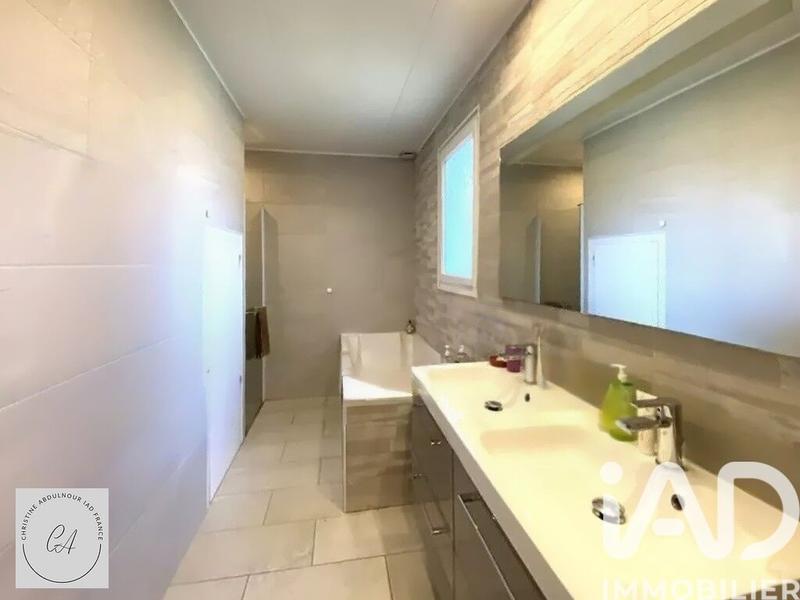 Maison - 260 m² - 8 pièces