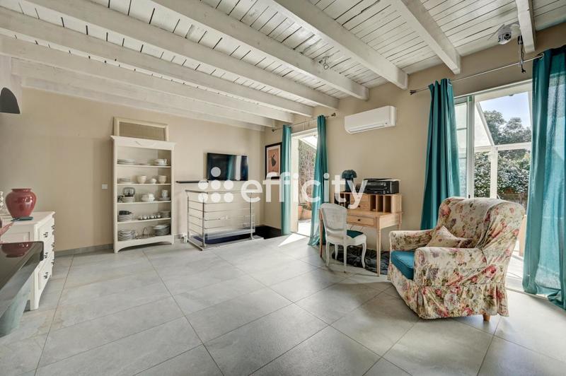 Maison - 202 m² - 7 pièces