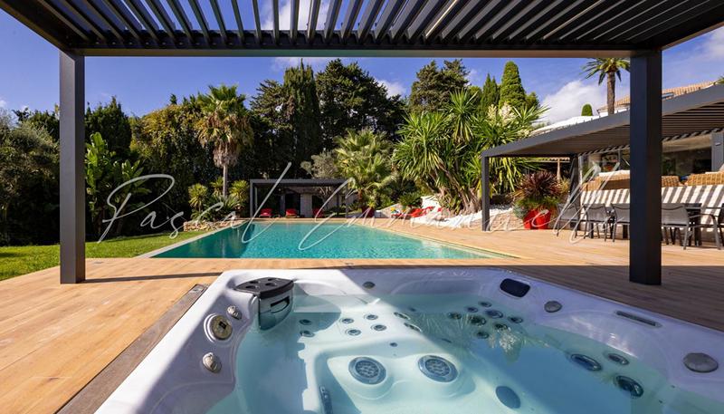 Villa - 410 m² - 8 pièces