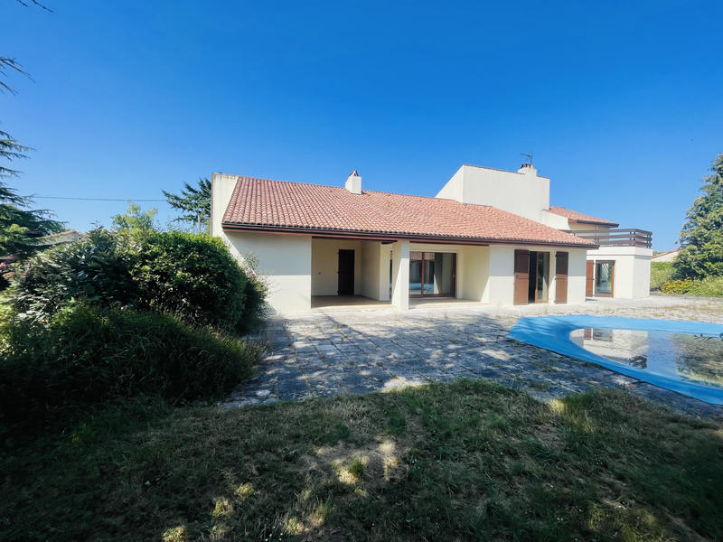 Maison - 275 m² - 8 pièces