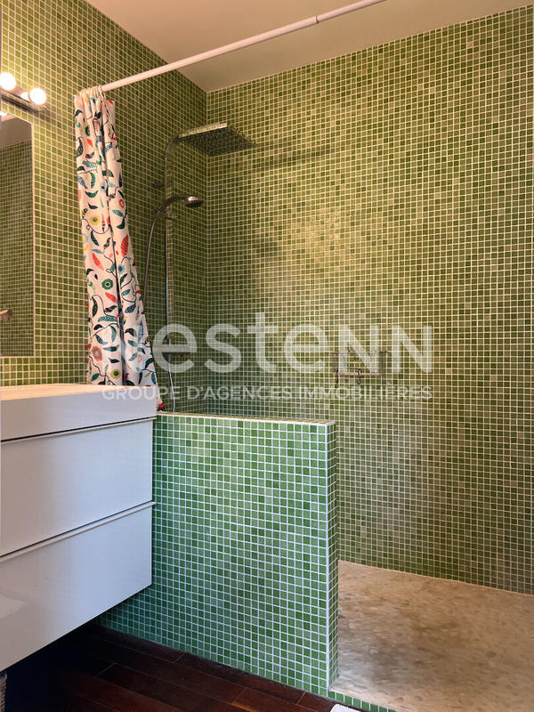 Maison - 221 m² - 7 pièces