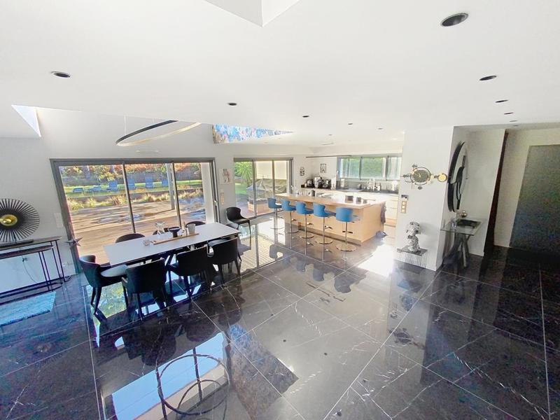 Villa - 205 m² - 6 pièces