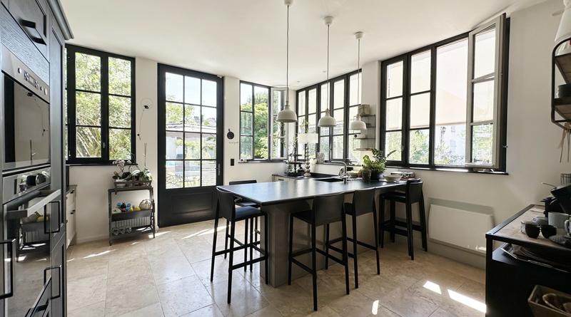 Maison bourgeoise - 330 m² - 9 pièces