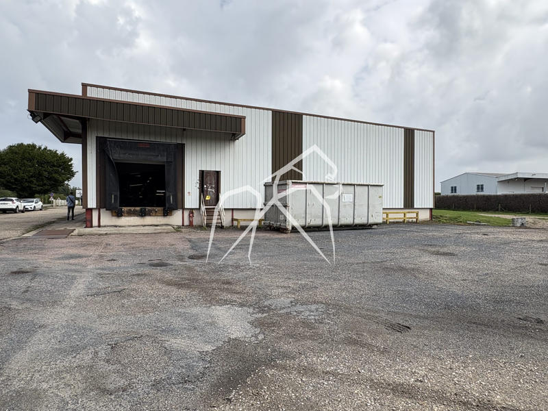 Entrepôt - 2 160 m²