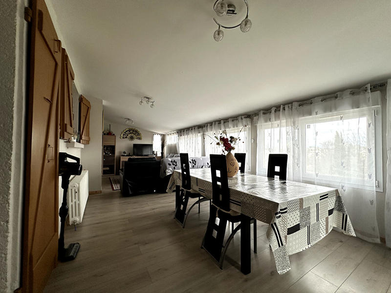 Maison - 93 m² - 4 pièces