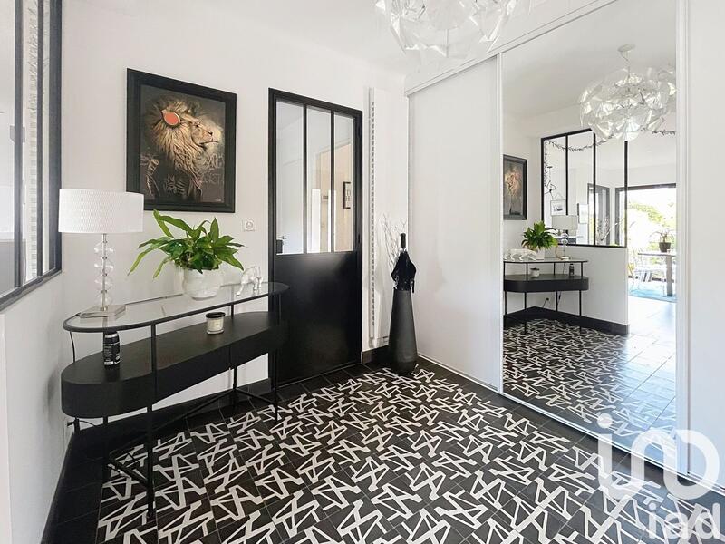 Maison - 260 m² - 8 pièces