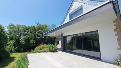 Maison - 210 m² - 10 pièces