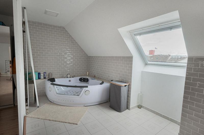 Maison - 300 m² - 10 pièces