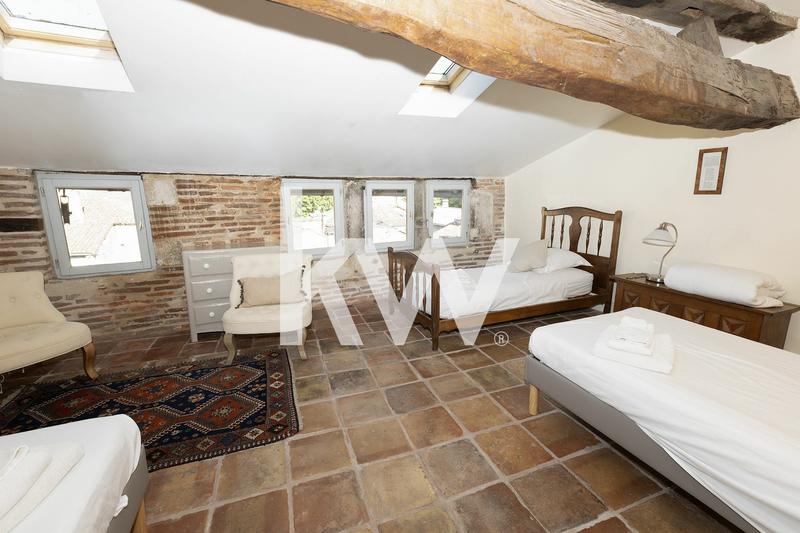 Maison - 680 m² - 18 pièces