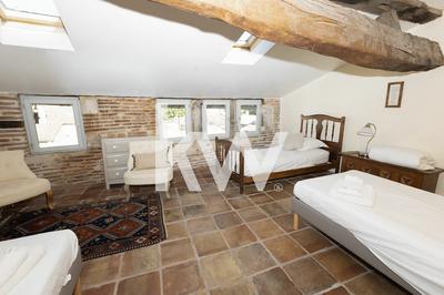 Maison - 680 m² - 18 pièces