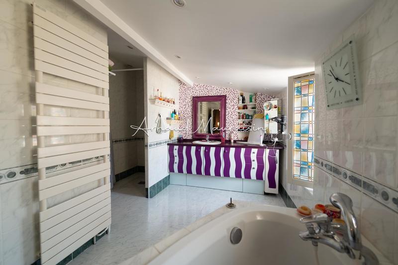 Maison - 275 m² - 7 pièces