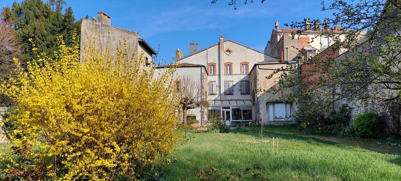 Maison - 338 m² - 11 pièces