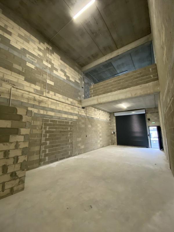 Local d'activité / Entrepôt - 95 m²