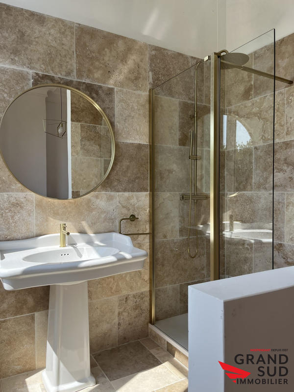 Maison - 207 m² - 7 pièces