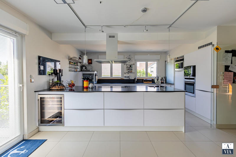 Maison - 235 m² - 8 pièces