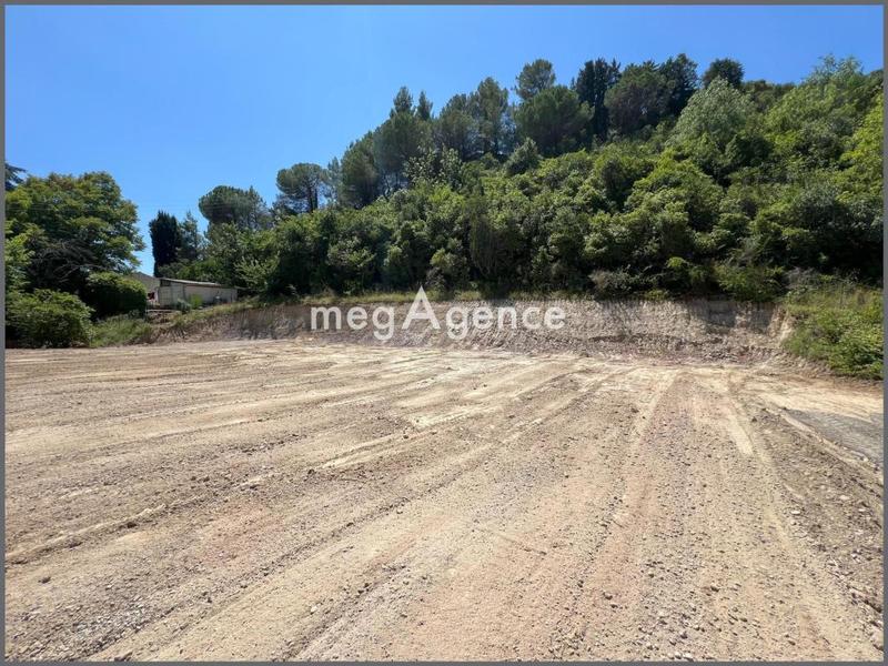 Terrain constructible - 1 078 m²
