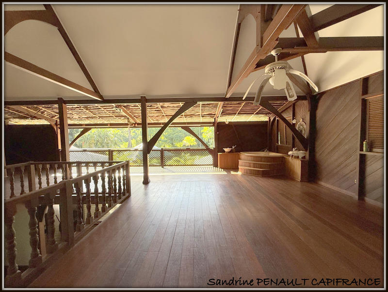 Maison de bois - 268 m² - 5 pièces