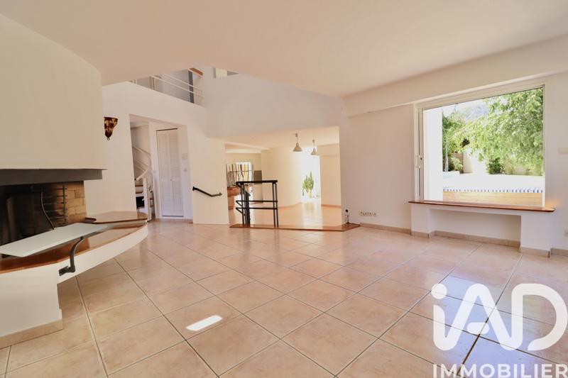 Maison - 238 m² - 4 pièces