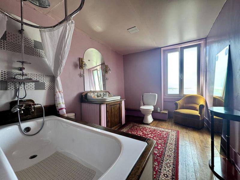 Maison - 280 m² - 10 pièces