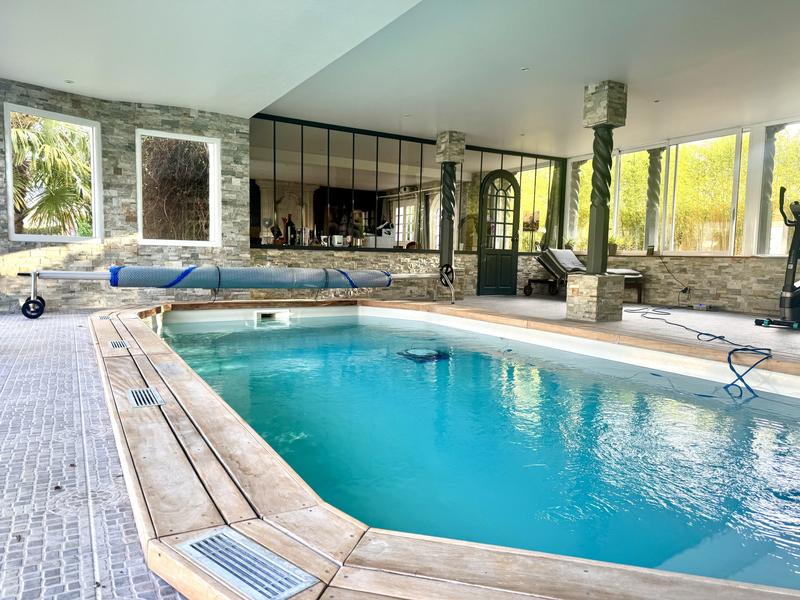 Maison - 480 m² - 10 pièces