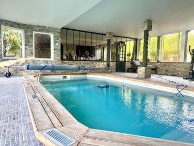 Maison - 480 m² - 10 pièces