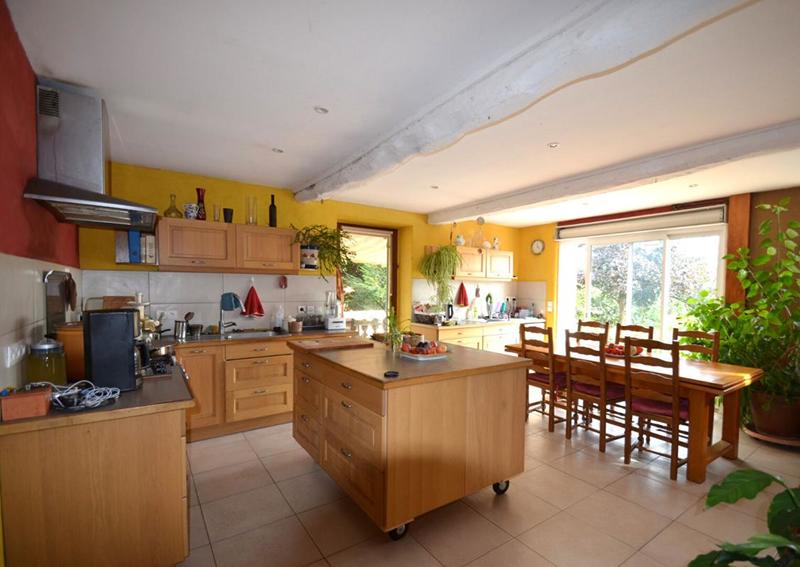 Maison - 430 m² - 12 pièces