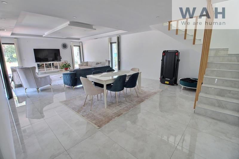 Villa - 190 m² - 6 pièces