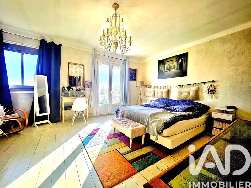 Maison - 181 m² - 7 pièces