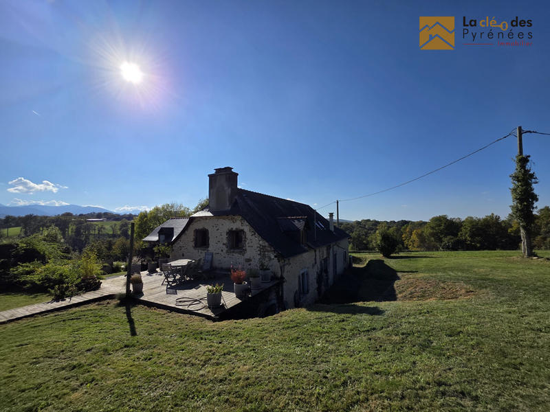 Maison traditionnelle - 310 m² - 10 pièces